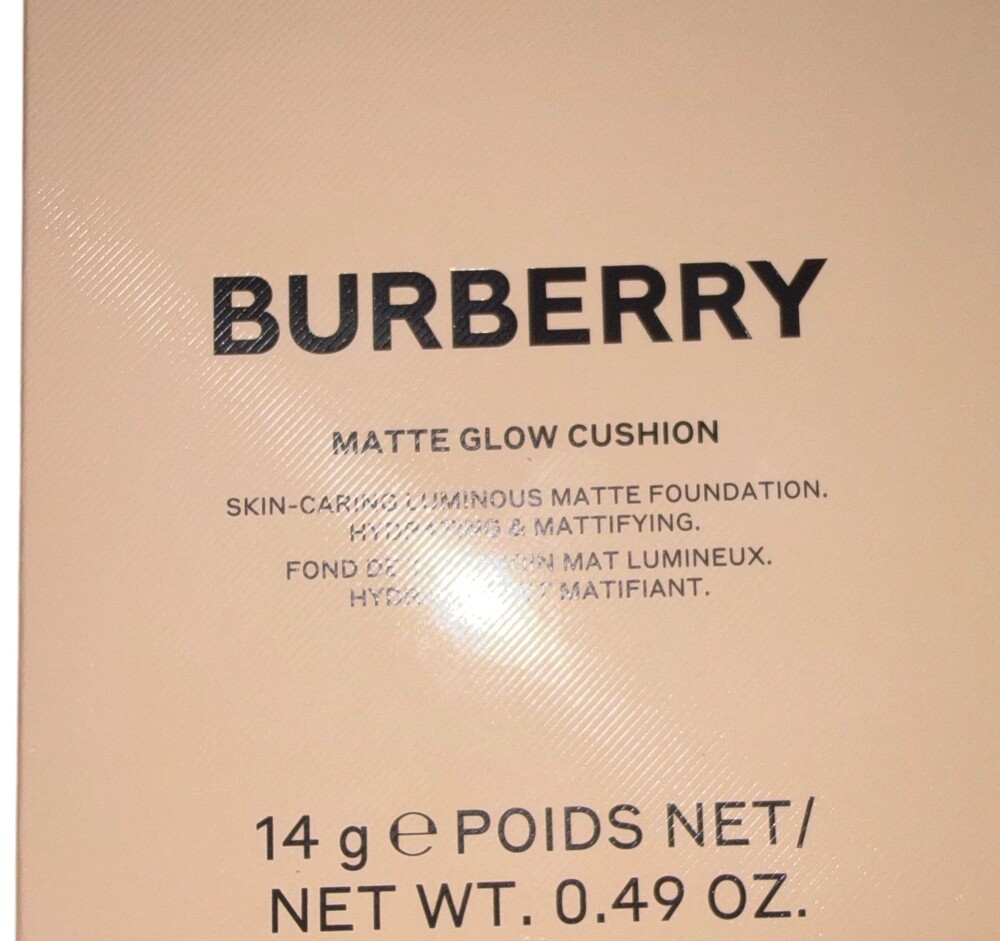 Burberry Matte Glow Cushion Foundation 14 g (Shade - 20 Fair Cool)